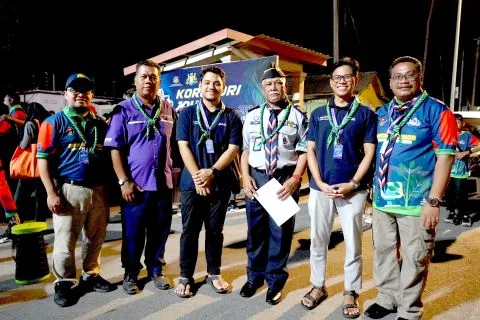 The Larabit team with Johor scouting commissioners at Korobori Johor 2024